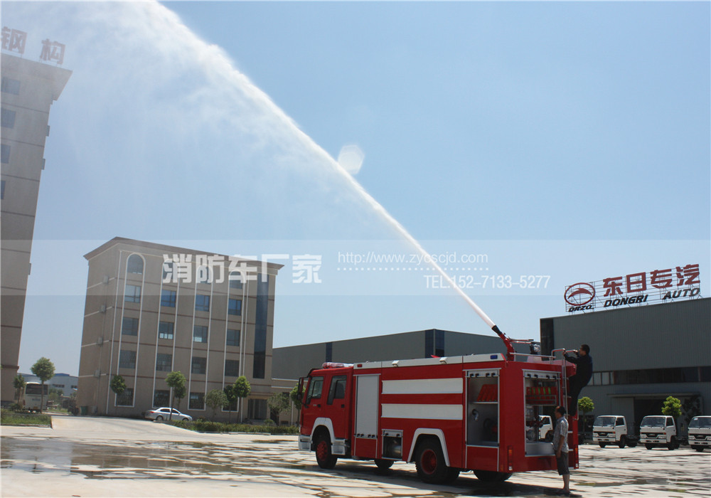 10噸消防車(chē)試水圖片 10噸消防車(chē)試水圖片